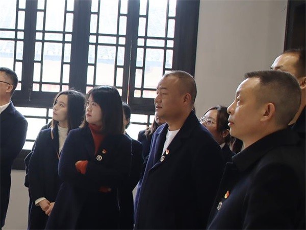 党建引领┃中乔集团党委开展“缅怀革命先烈，铭记崇高事迹”主题党日活动